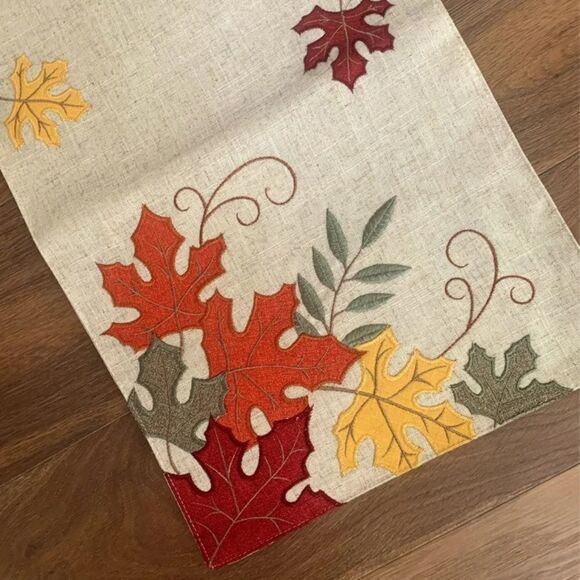 Fall Leaves Thanksgiving Tablerunner - Picture 1 of 4
